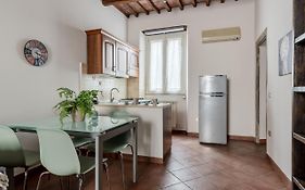 Lucca - Piazza Dell'Anfiteatro Central Apartment!